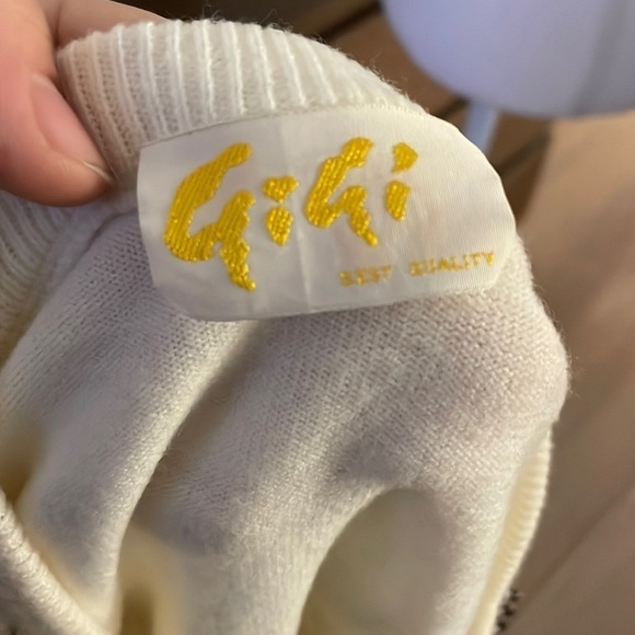 GIGI 100% Wool hand beaded white short sleeve sweater - Picture 4 of 9